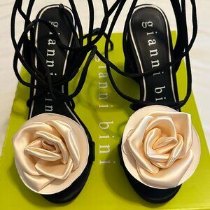 Gianni Bini Dakota Satin Floral Heels – Black w/ Champagne Rose – Size 8M (NEW!)